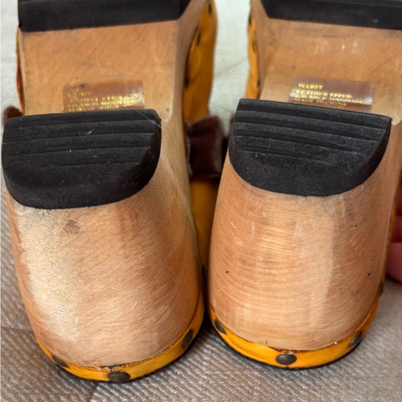 Kenzie Gold Leather Buckle Clog Mules with Metallic AccentSize 6.5 - Picture 7 of 10